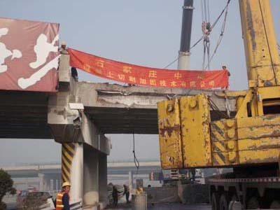 ɽ�����۰ĸ��٘����и��